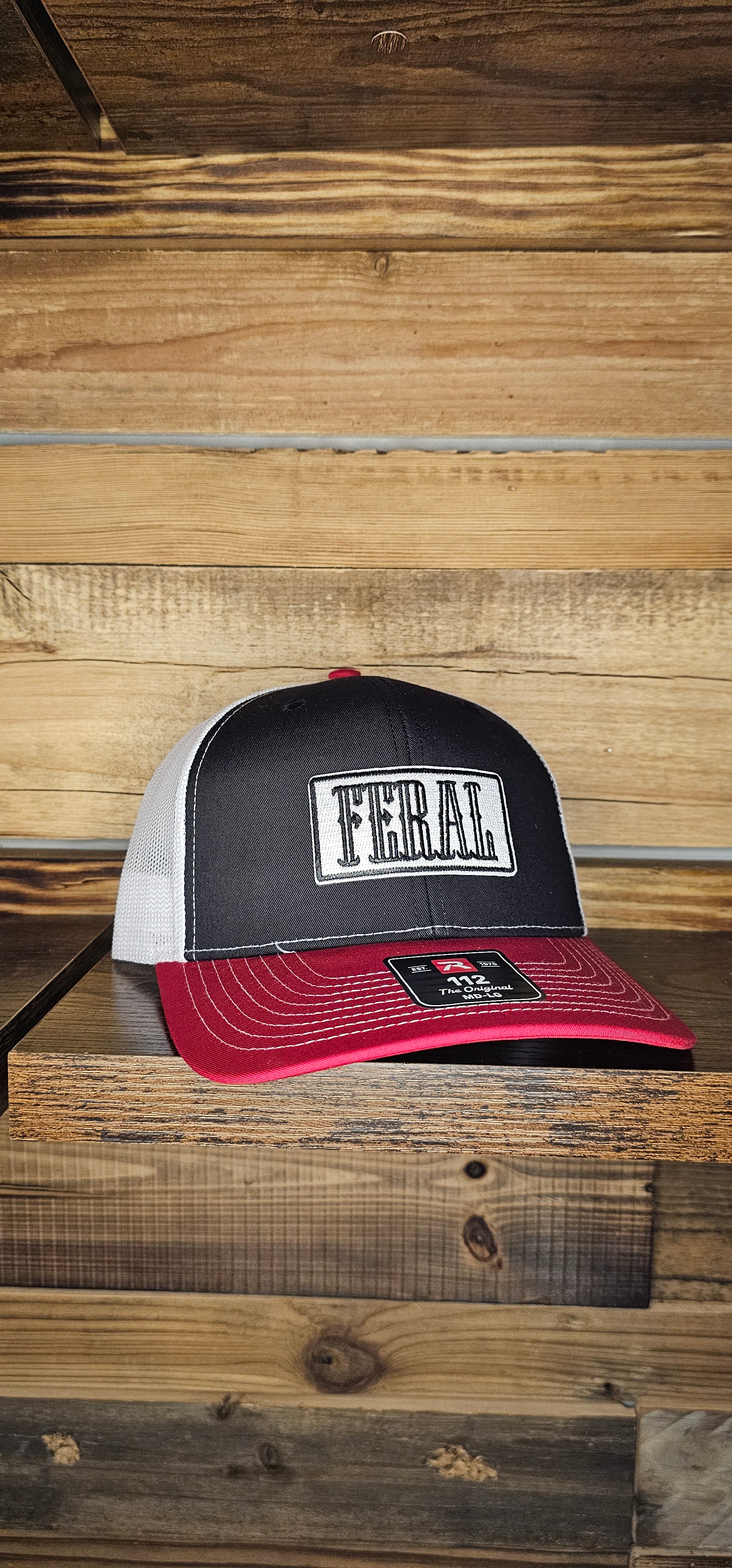 Richardson 112 Hat r/blk/wh embroidered feral patch